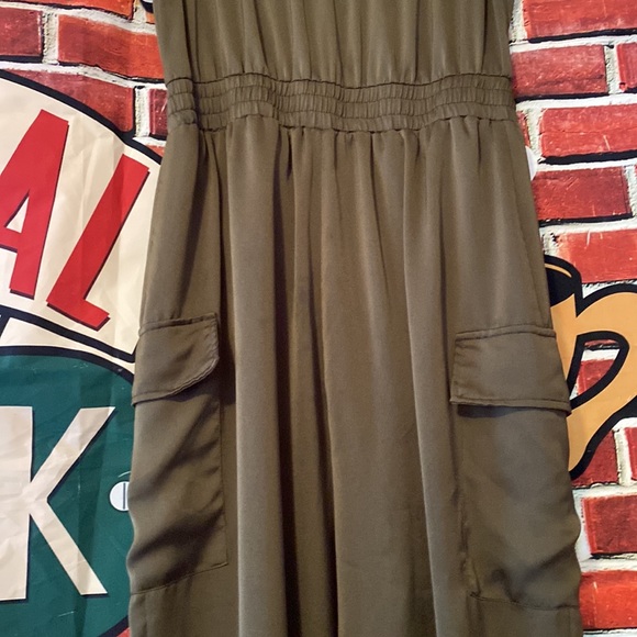 • LULUS• Nieva Olive Green Satin Strapless Cargo Jumpsuit Size medium - Picture 3 of 10